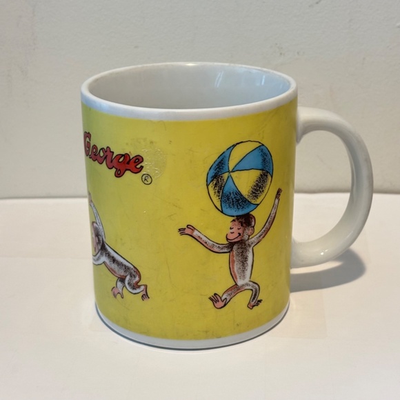 Vintage Curious George Mug 1997 Santa Barbara Ceramic Yellow Beach Ball 90s CHIP - Picture 2 of 7